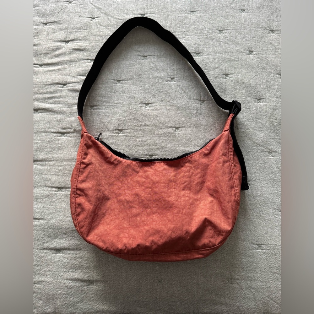 Baggu Medium Crescent - Rhubarb